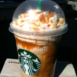 Caramel Ribbon Crunch wallpaper