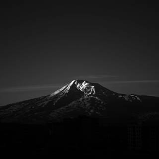 Black and white minimalist 4k wallpaper