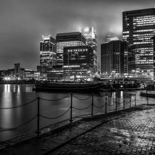 Dark city aesthetic desktop wallpaper