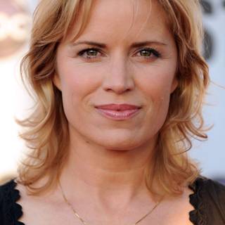 Kim Dickens wallpaper