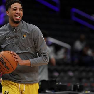 Tyrese Haliburton desktop wallpaper