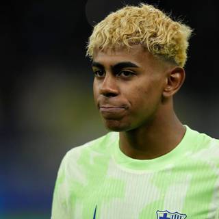 Lamine Yamal 4k PC wallpaper