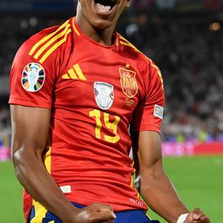 Lamine Yamal mobile wallpaper