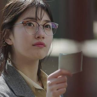 Bae Suzy desktop wallpaper