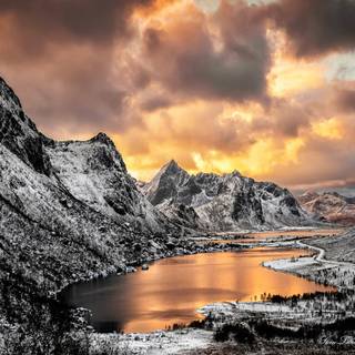 Gold mountain wallpaper