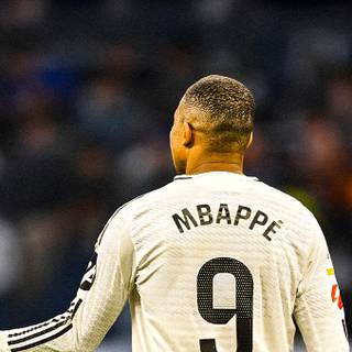 Kylian Mbappé iPhone wallpaper