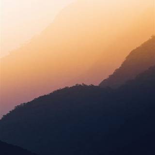 iPhone 13 mountain wallpaper