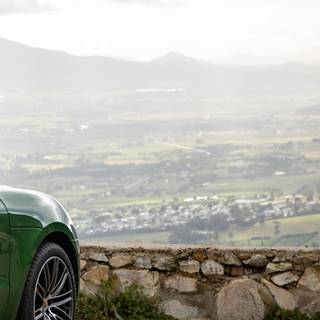 Porsche Macan iPhone wallpaper