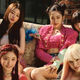 Ive Kpop desktop wallpaper