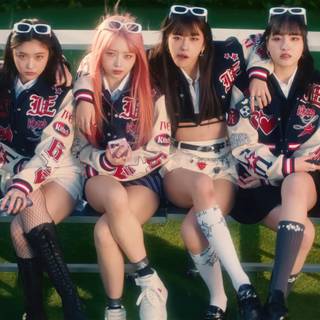 Ive Kpop desktop wallpaper