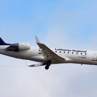Bombardier CRJ100/200 wallpaper