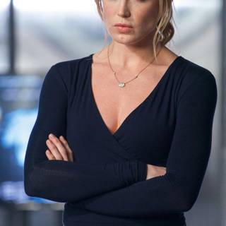 Caity Lotz iPhone wallpaper