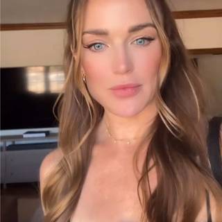 Caity Lotz iPhone wallpaper