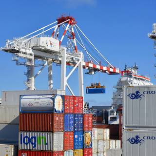 Shipping port wallpaper