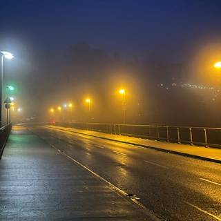 Street lamp in the fog 4k wallpaper