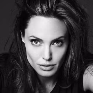Angelina Jolie desktop wallpaper