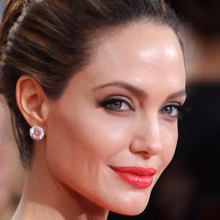 Angelina Jolie desktop wallpaper