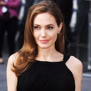 Angelina Jolie desktop wallpaper