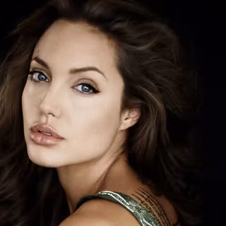 Angelina Jolie desktop wallpaper