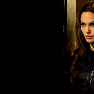 Angelina Jolie desktop wallpaper