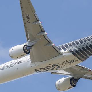 Airbus A350 iPhone wallpaper