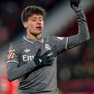 Arda Güler 4k iPhone wallpaper