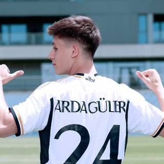 Arda Güler 4k iPhone wallpaper