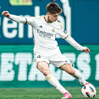 Arda Güler 4k iPhone wallpaper