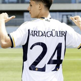 Arda Güler 4k iPhone wallpaper