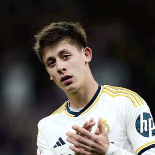 Arda Güler 4k iPhone wallpaper