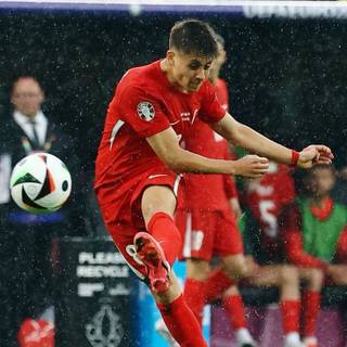 Arda Güler 4k iPhone wallpaper