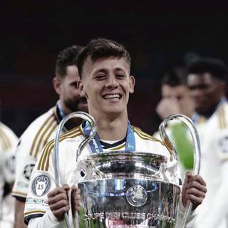 Arda Güler 4k iPhone wallpaper