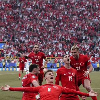 Arda Güler 4k iPhone wallpaper