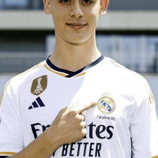 Arda Güler 4k iPhone wallpaper