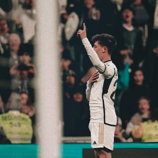 Arda Güler 4k iPhone wallpaper