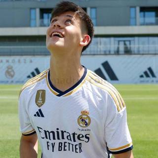 Arda Güler 4k iPhone wallpaper