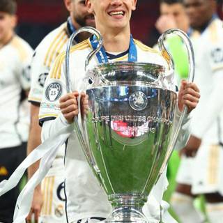 Arda Güler 4k iPhone wallpaper