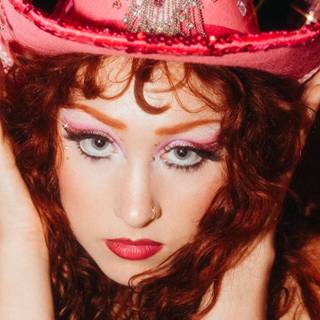 Chappell Roan desktop wallpaper