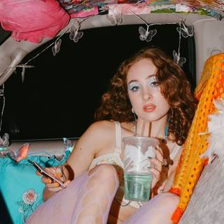 Chappell Roan desktop wallpaper