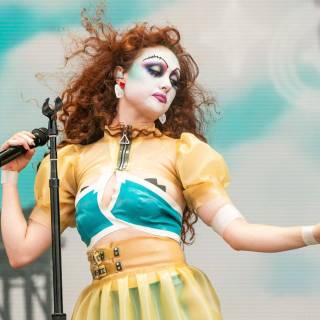 Chappell Roan desktop wallpaper