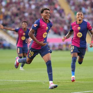 Lamine Yamal crown celebration wallpaper