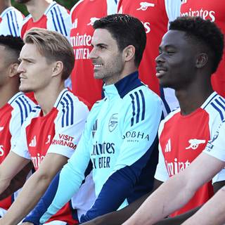 Arsenal 2025 desktop wallpaper