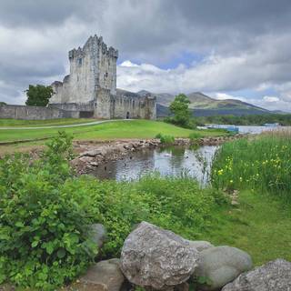 Irish castle wallpaper