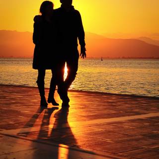 Sunset couple wallpaper