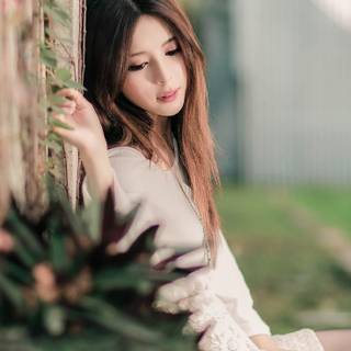 Woman iPhone wallpaper