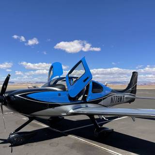 Cirrus SR22 wallpaper