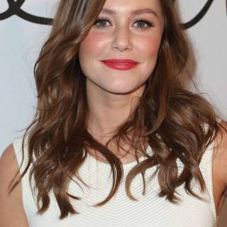 Julianna Guill wallpaper