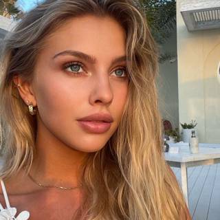 Alexa Breit wallpaper