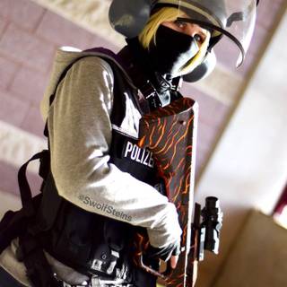 Monika IQ Weiss wallpaper