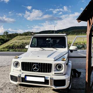 G Wagon white wallpaper